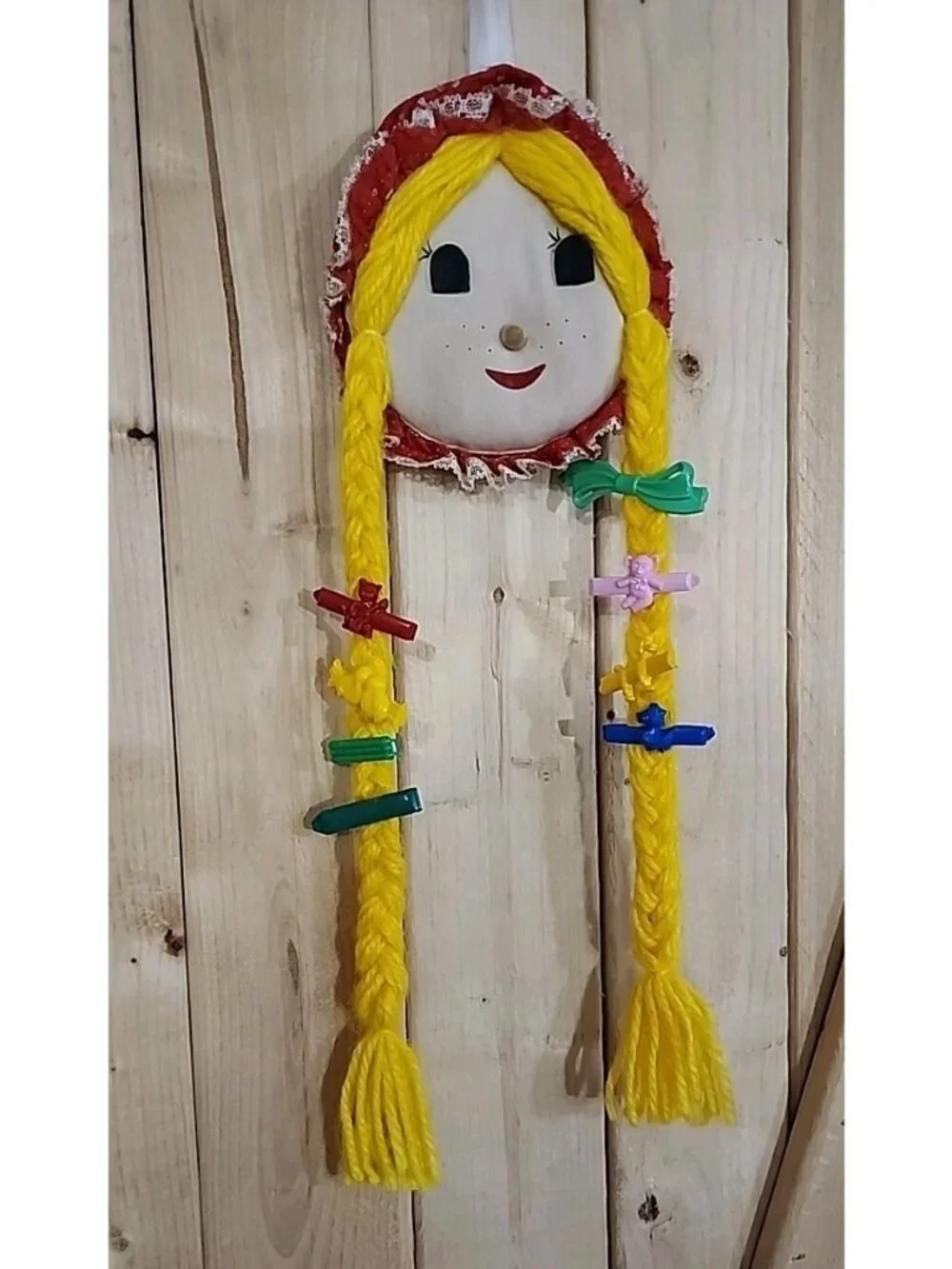 VTG 70s Yarn Doll Hair Barrette Holder Long Braids Wall Hanging Cute Barrettes